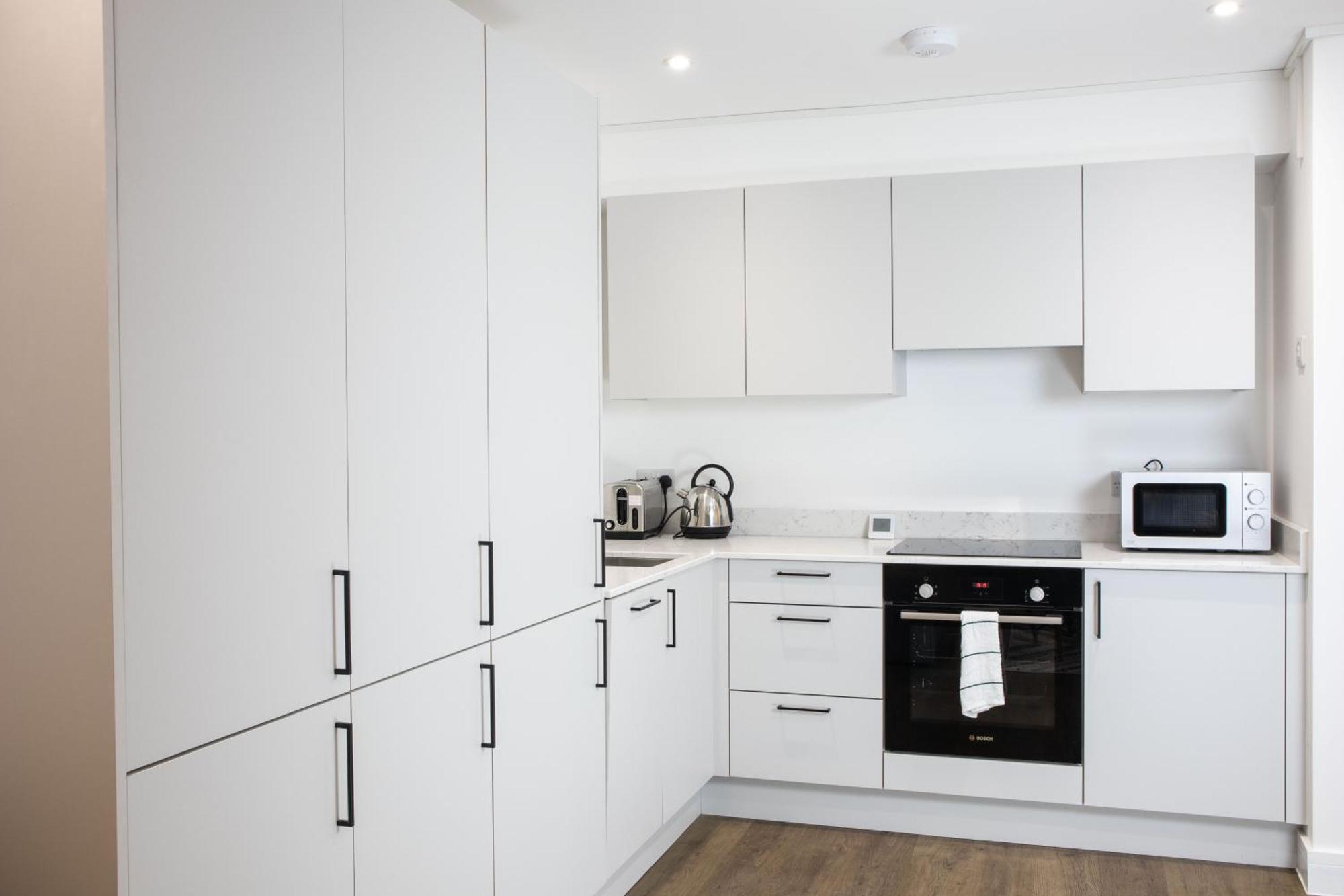 Central 2 Bed 2 Bath Apartment Near Brighton College, Beach, Hospital - Long Stay Offers Exterior foto