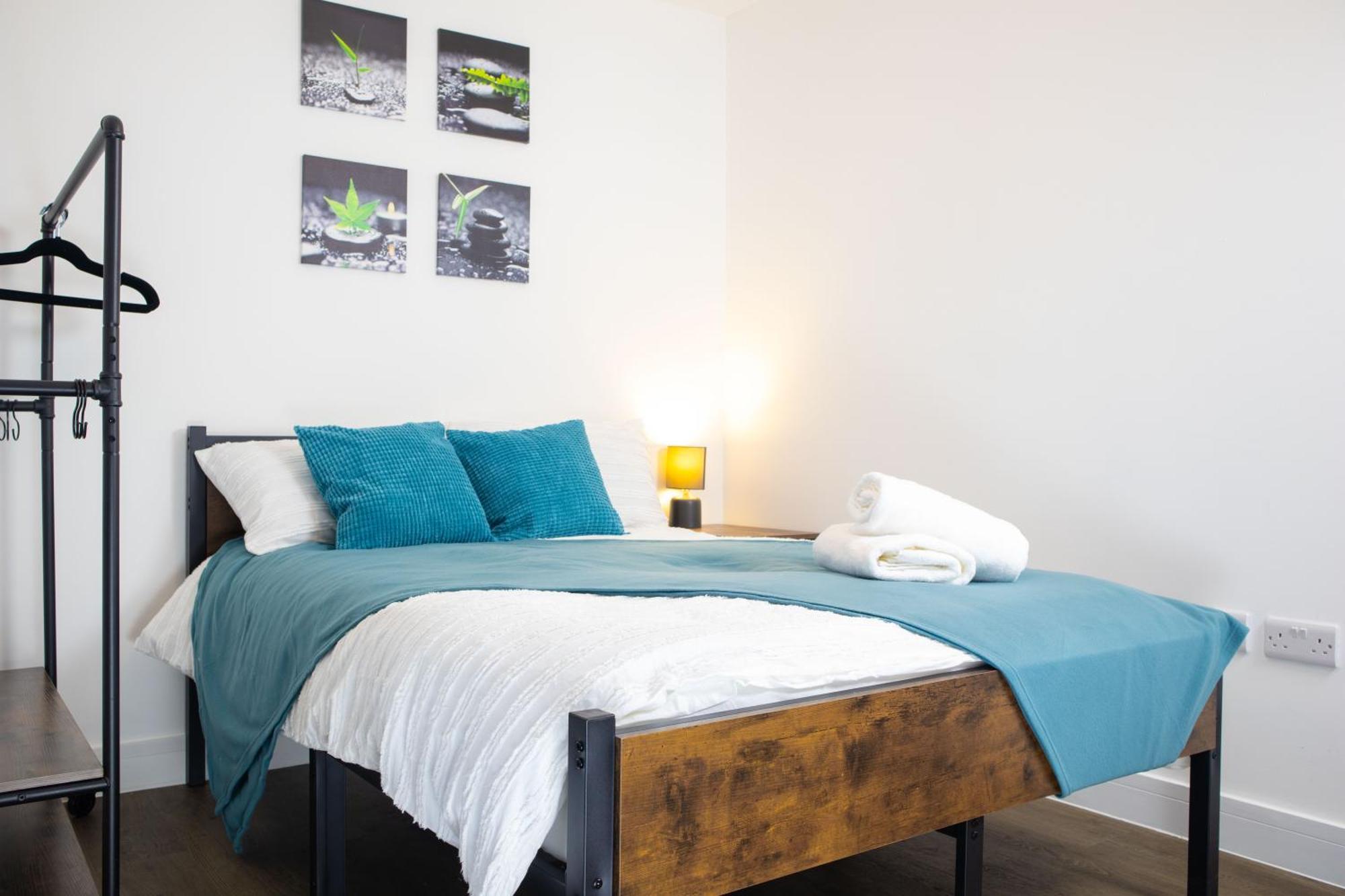 Central 2 Bed 2 Bath Apartment Near Brighton College, Beach, Hospital - Long Stay Offers Exterior foto